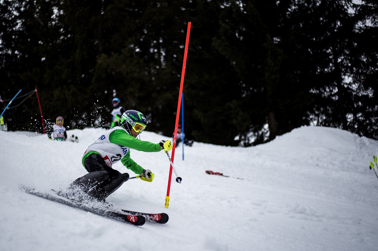 Jakie korzyści dla dziecka może być zapisanie się do szkoły narciarskiej?