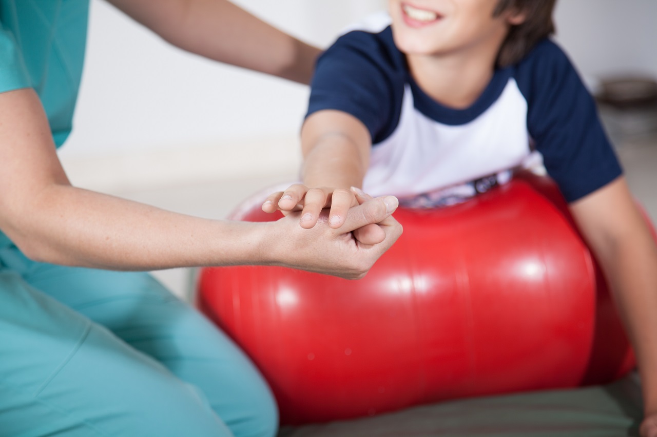 Zestawy rehabilitacyjne dla dzieci – z czego warto korzystać?