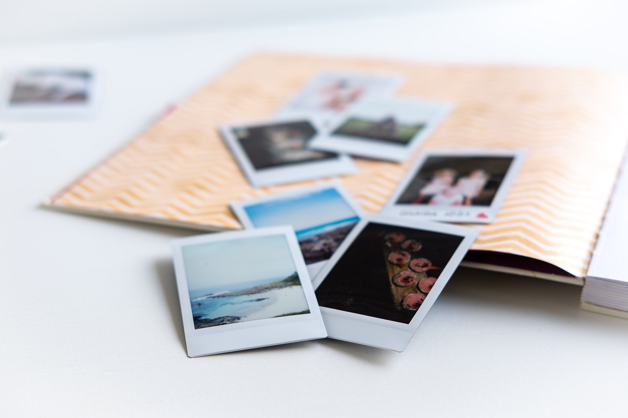 Zdjęcia gromadzone w albumach – sprawdzony sposób na przechowanie wyjątkowych wspomnień