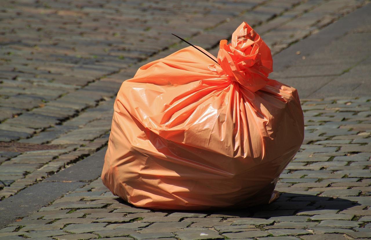 Worki na śmieci kompostowalne czy biodegradowlane?