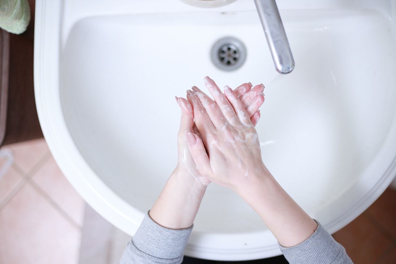 Płyn do dezynfekcji rąk – jakie ma zalety?